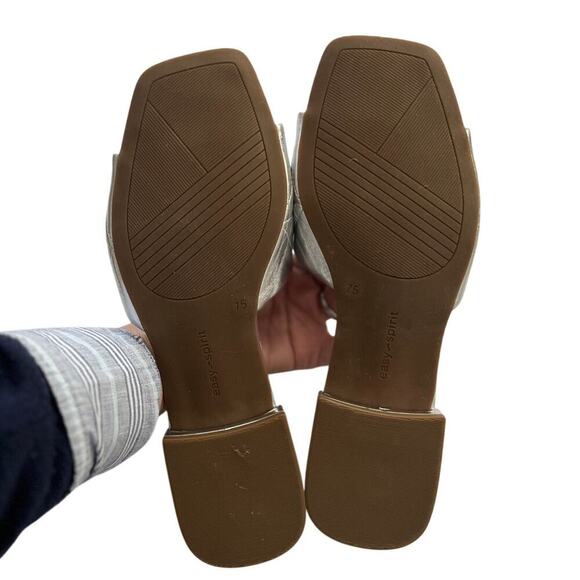 Easy Spirit Silver Quilted Sandals - Picture 10 of 10